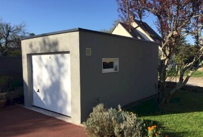 Garage Indépendant Toit terrasse béton enduit Doizon par Abridis